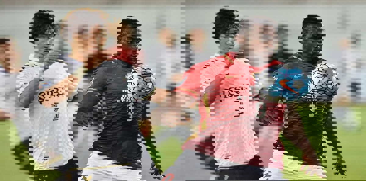 مارتينيز يقترب من الانضمام لليستر سيتي