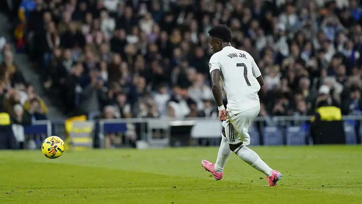 كيف أعاد فينيسيوس جونيور الثقة لنفسه خلال تسديد ضربات الجزاء؟