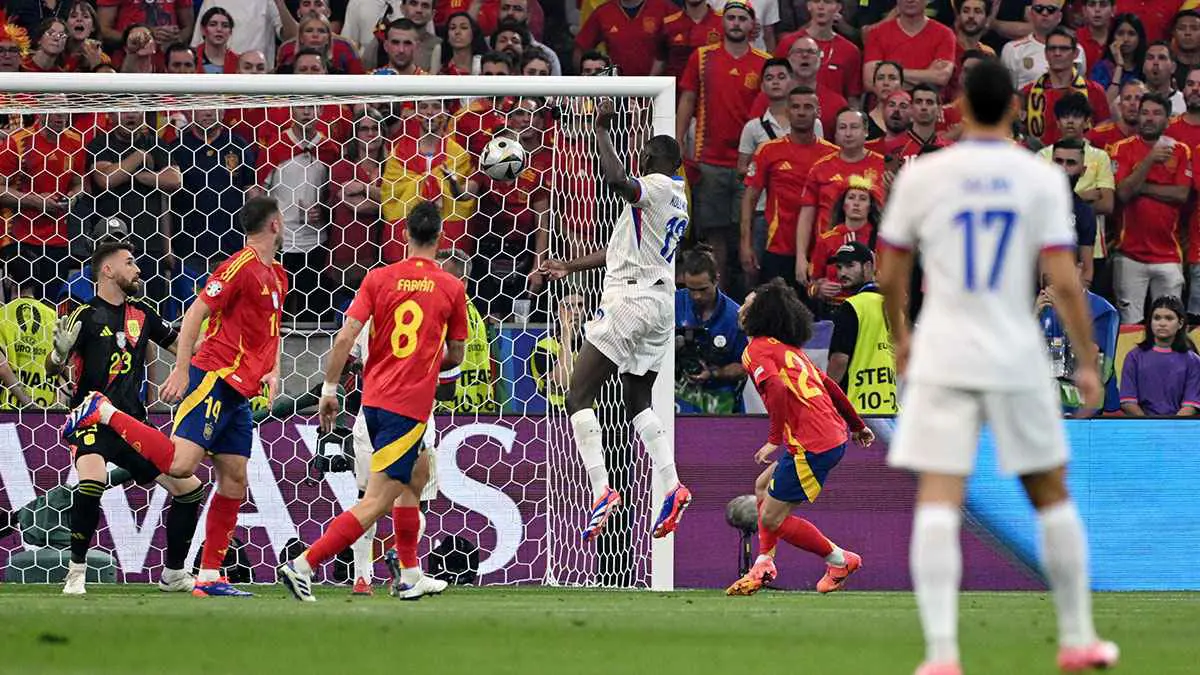 حاسوب عملاق يتوقع بطل كأس العالم 2026