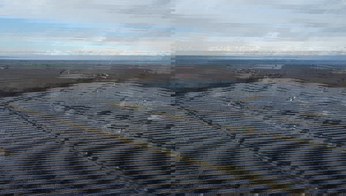 وكالة: الاستثمار في الطاقة النظيفة قد يبلغ تريليوني دولار في 2024