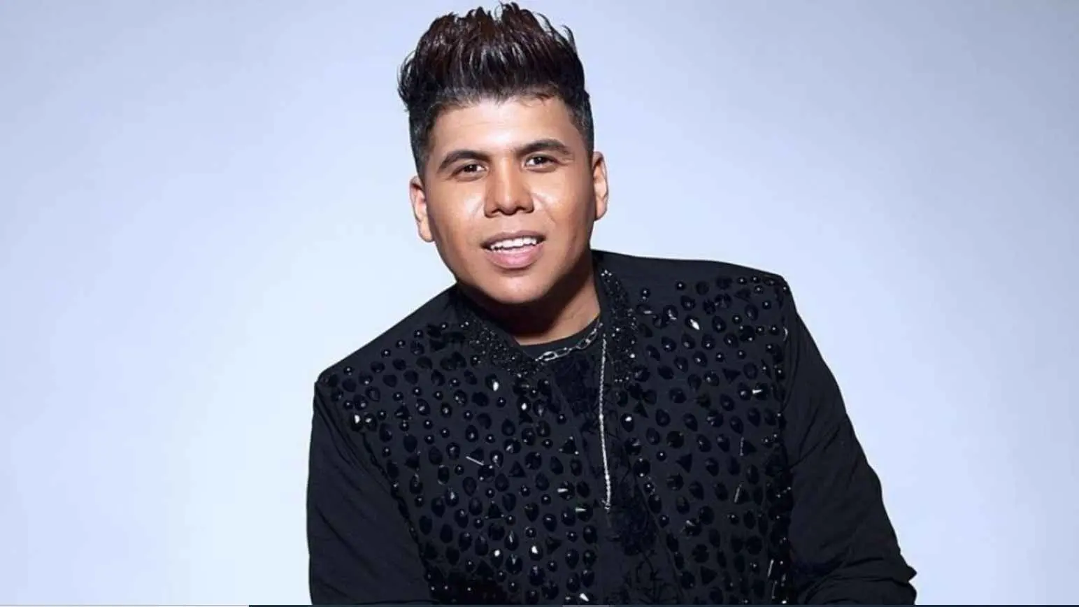 عمر كمال يطلب رأي الأزهر حول حكم أموال الغناء