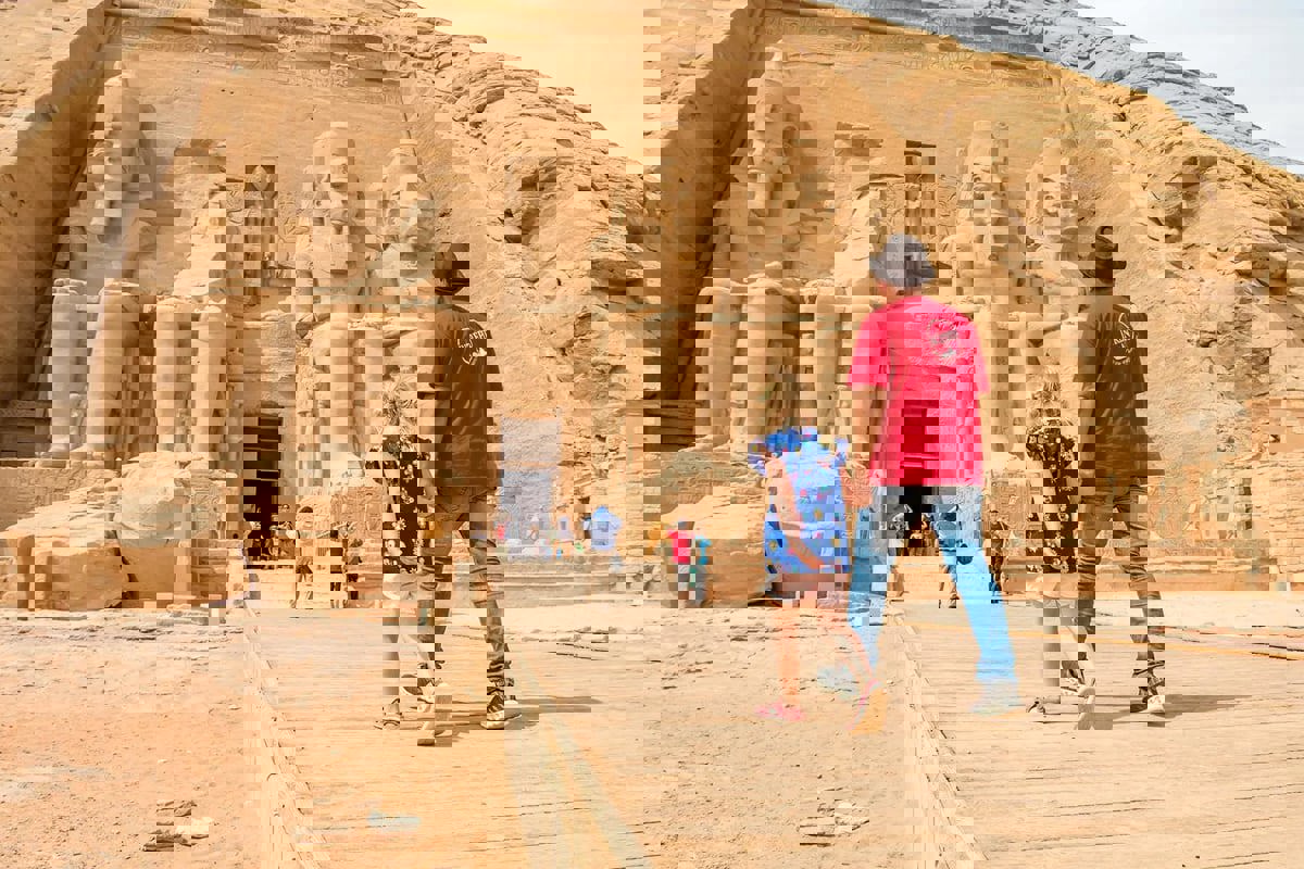 من باب السياحة