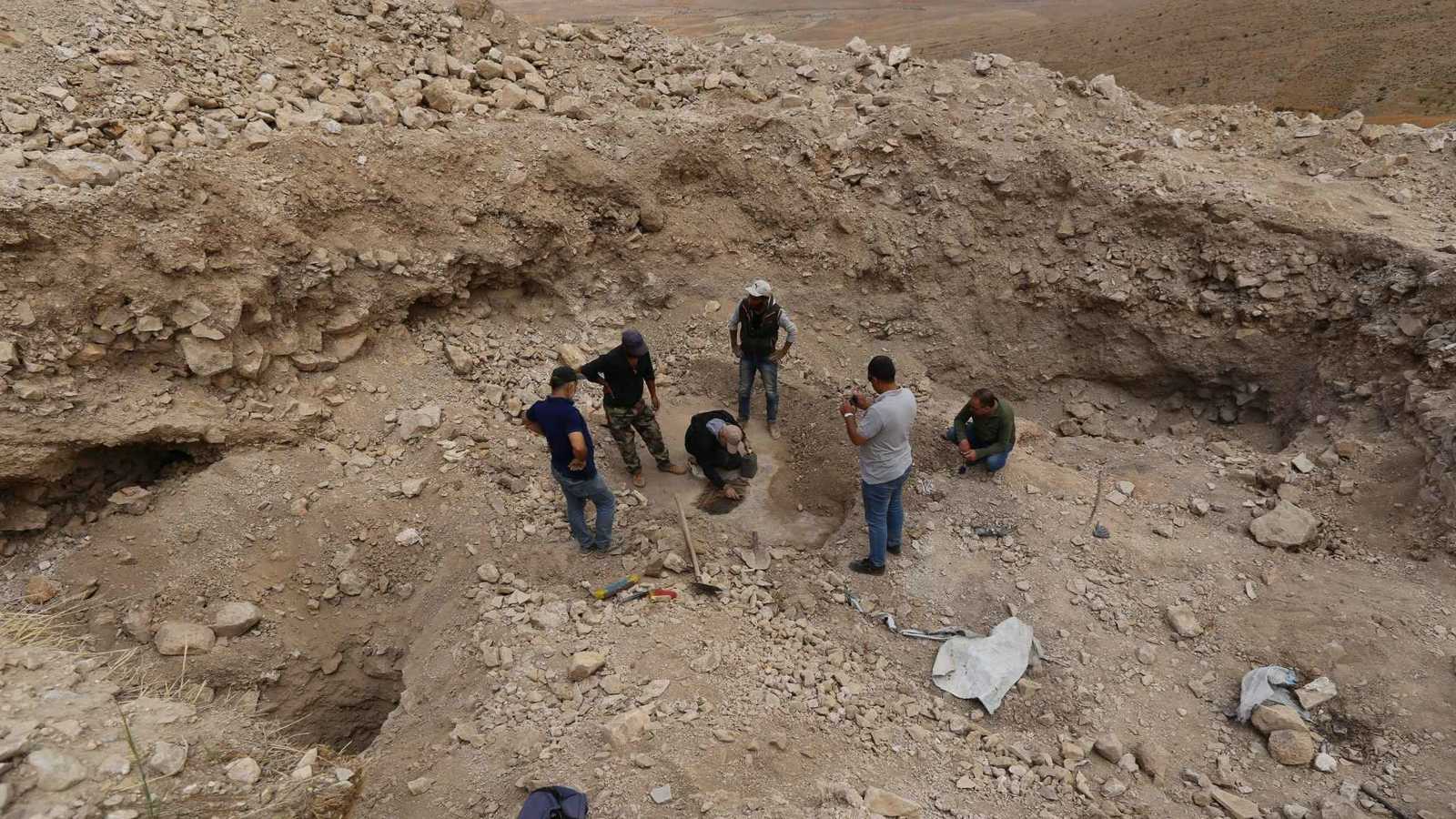 فلاح سوري يعثر على لوحة فسيفسائية أثرية (صورة)