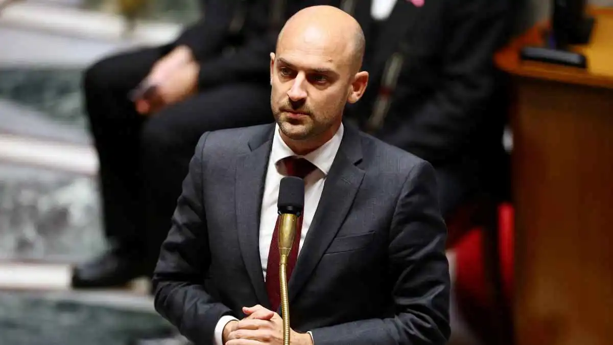 فرنسا تبحث مع شركائها الأوروبيين للرد على تهديدات ترامب بشأن غرينلاند