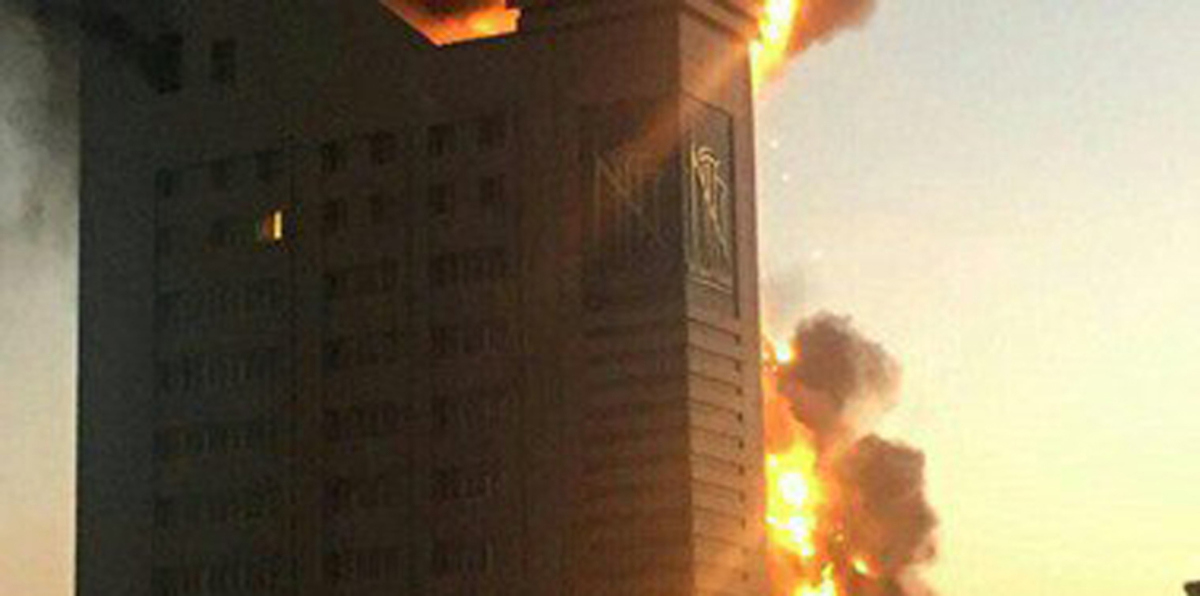 بالفيديو.. حريق ضخم بمركز تجاري في مدينة مشهد الإيرانية