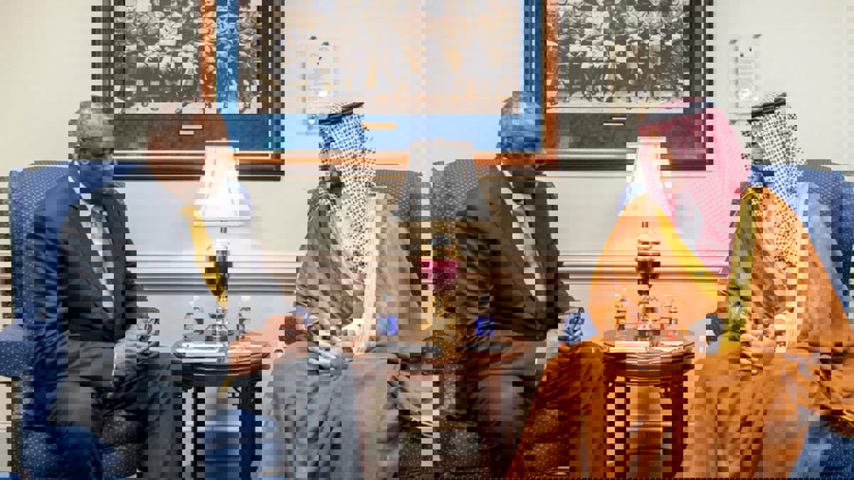 وزير الدفاع الأمريكي: نشاطر السعودية مخاوفها بشأن أنشطة إيران