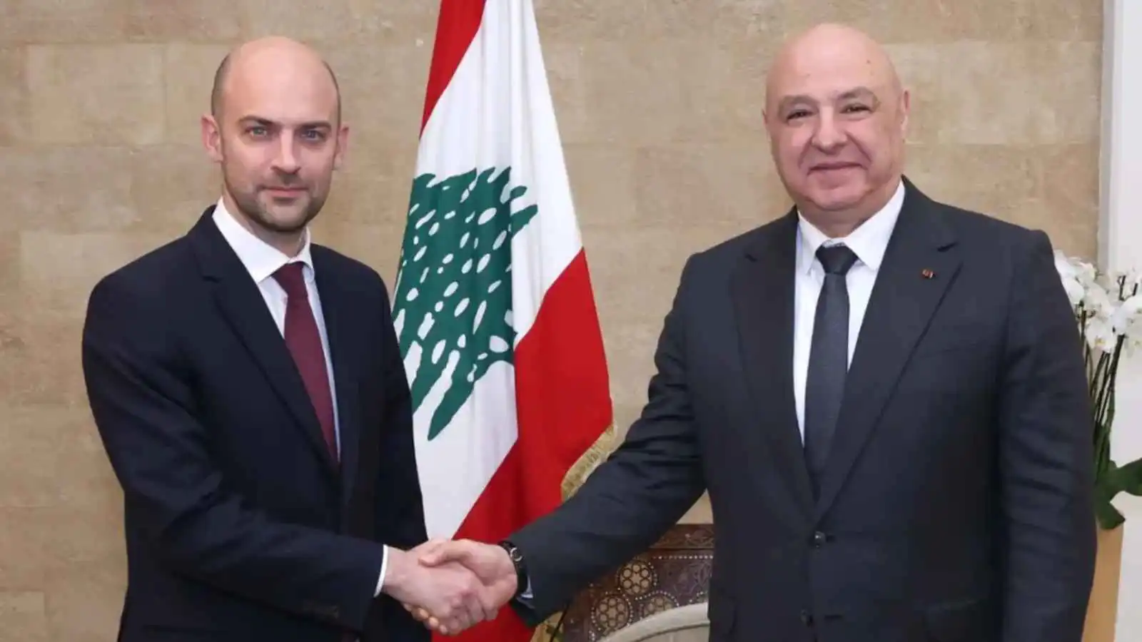 فرنسا تعلن شروطها لدعم إعادة إعمار لبنان