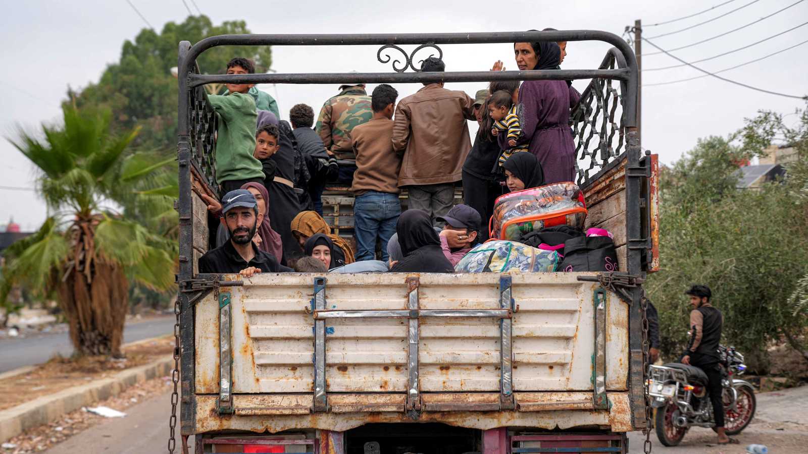 سوريا.. موجة نزوح كبرى من السويداء بسبب القتال