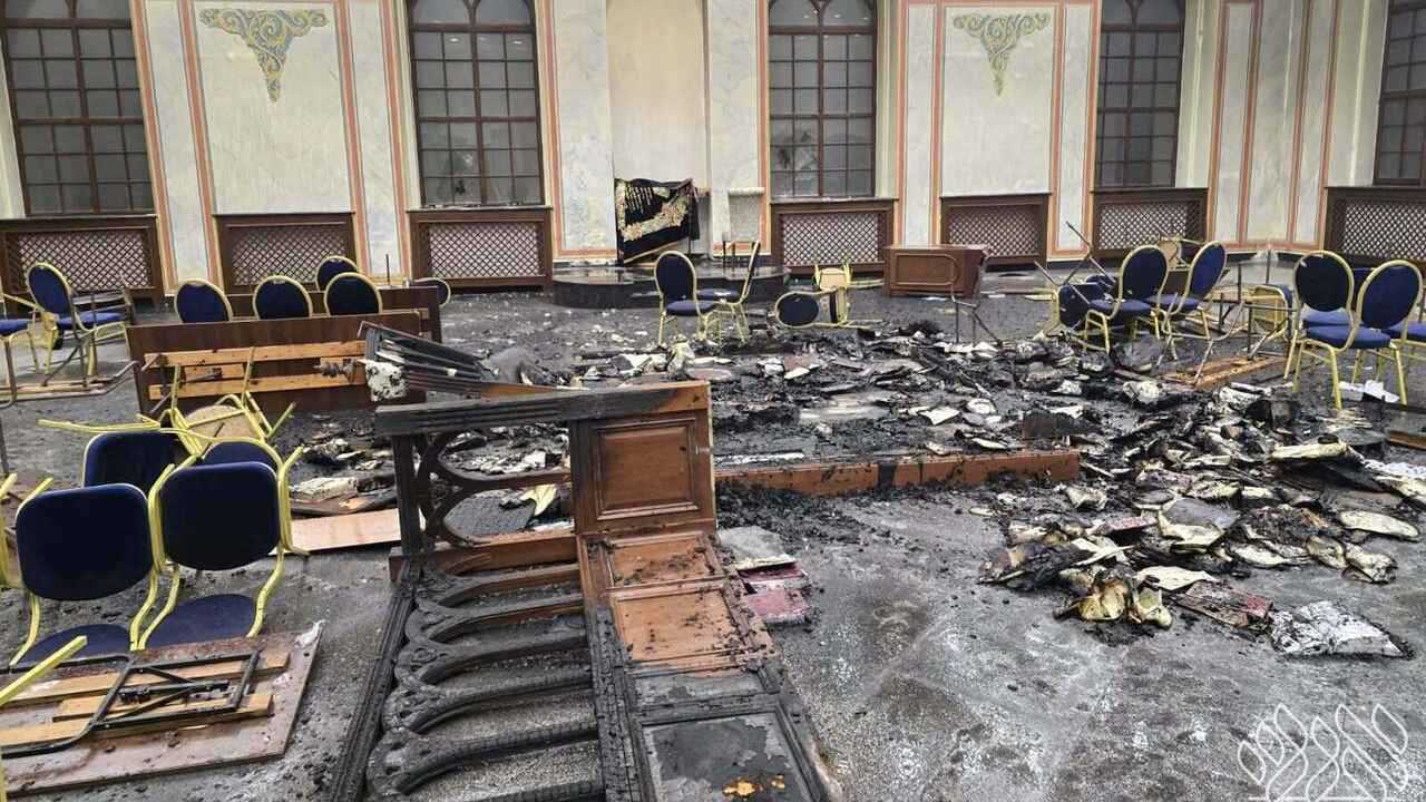 سفير إسرائيل يكشف عن "حريق متعمد" بكنيس يهودي في أوكرانيا (صور)