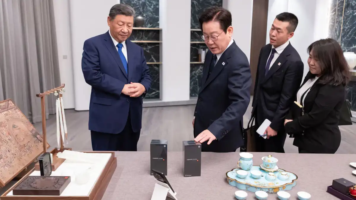 أثناء تبادل الهدايا