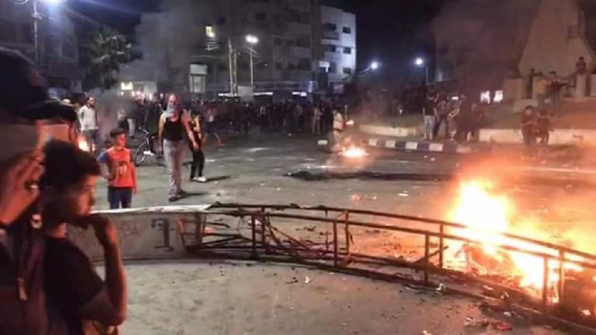 تعرض قوات الدرك الأردنية لإطلاق النار في احتجاجات الرمثا (فيديو)