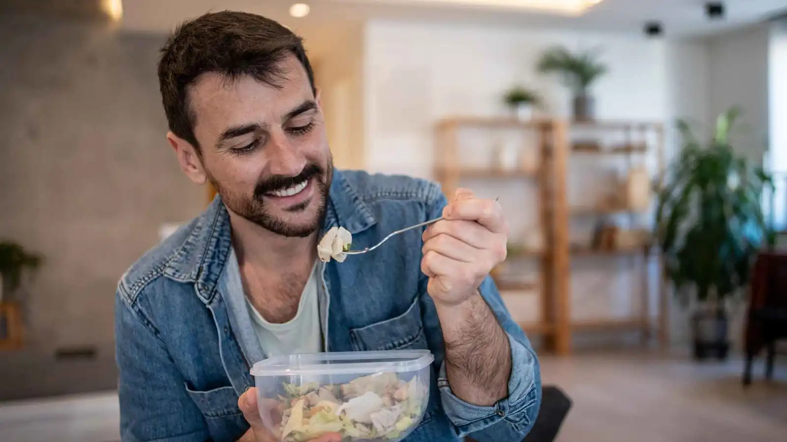 موجودة في حياتك اليومية.. "الكيماويات الأبدية" تسرع شيخوخة الرجال