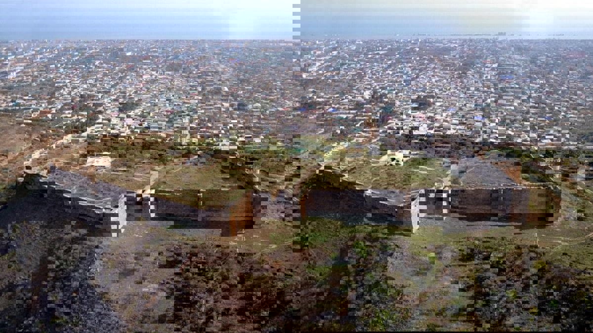 مقتل 7 شرطيين.. هجوم دموي على كنيس يهودي في "داغستان" الروسية (فيديو)