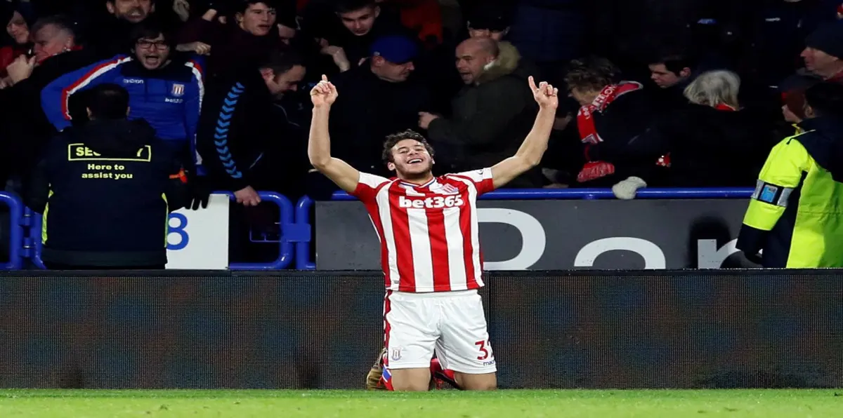 ستوك سيتي يحتفي بتألق رمضان صبحي في الدوري الإنجليزي (صورة)