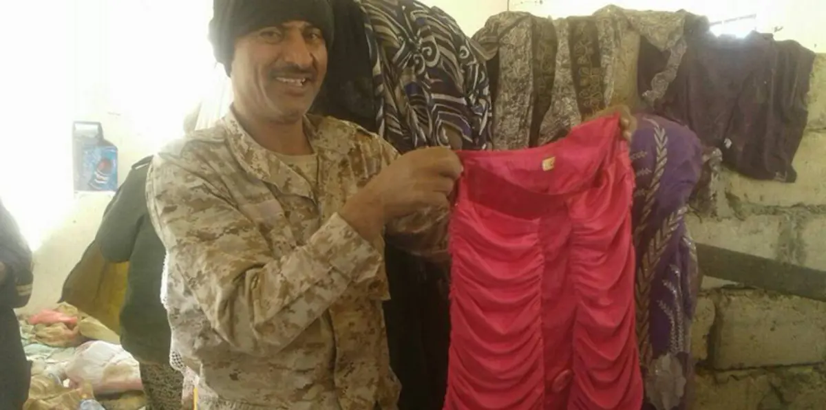 بالصور.. لماذا يترك الحوثيون خلفهم ملابس نسائية بجبهات القتال؟
