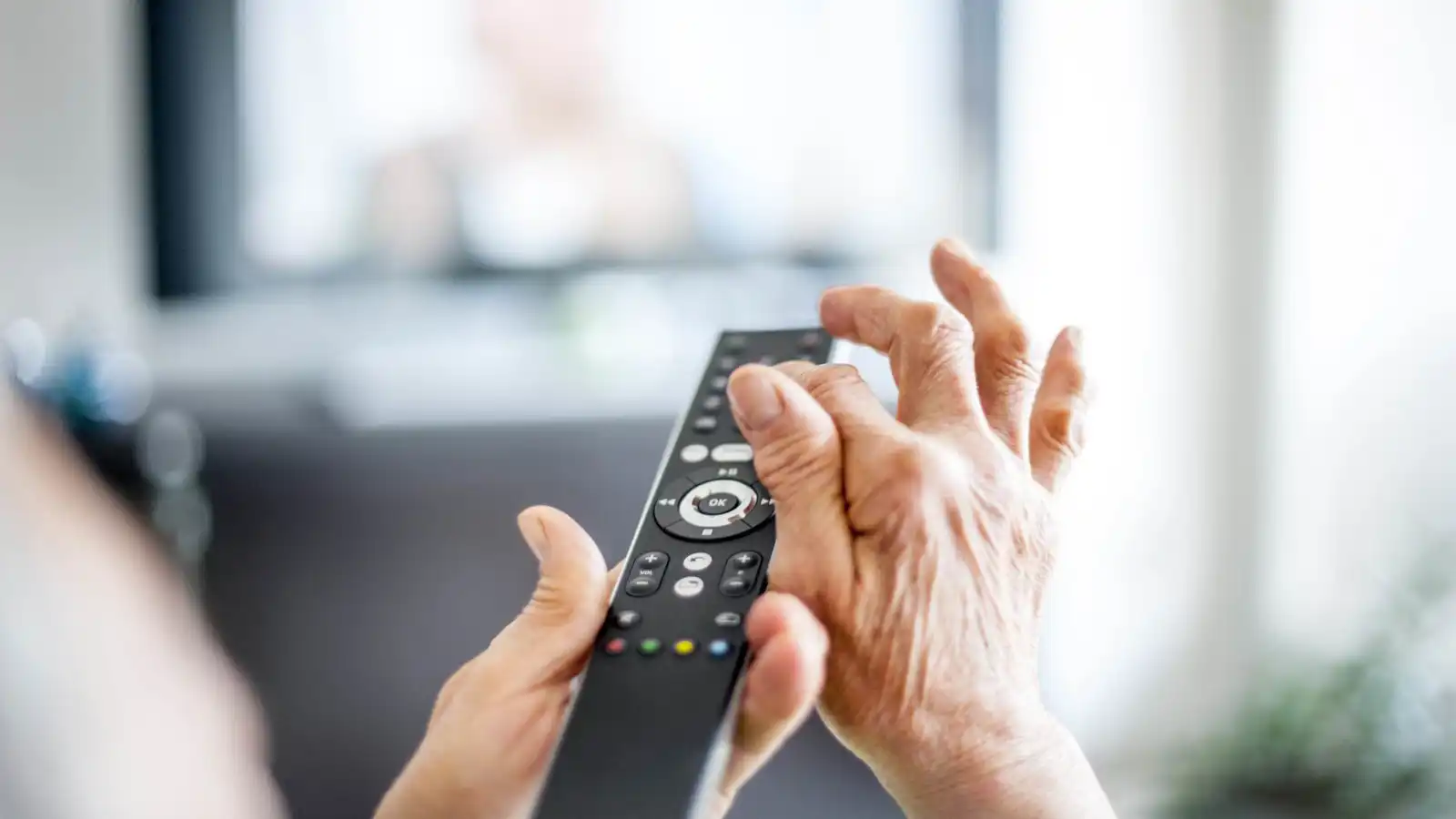 علامات مبكرة للخرف قد تظهر أثناء مشاهدة التلفاز