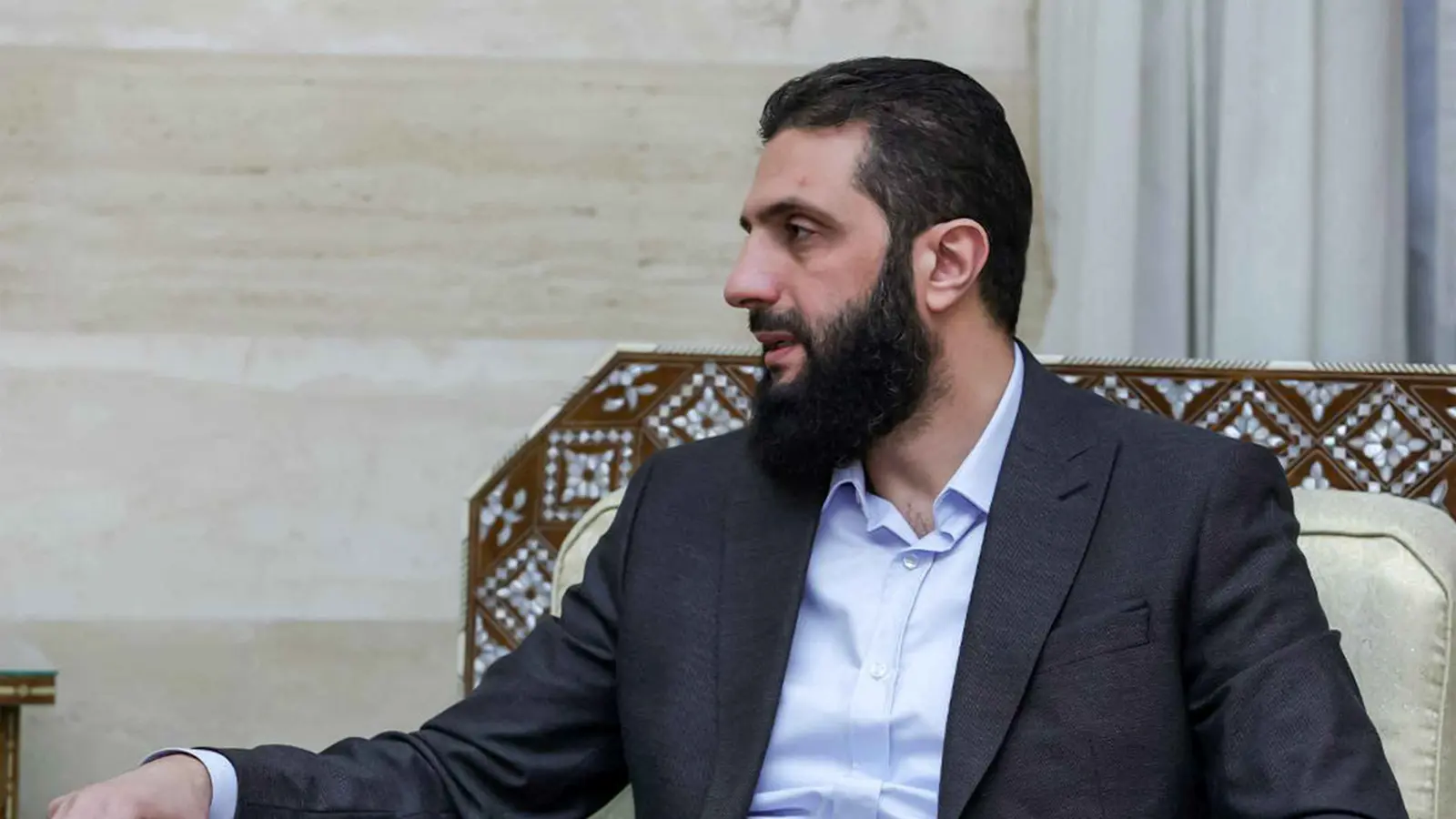 الجولاني لجنبلاط: سوريا لن تتدخل "بشكل سلبي" في لبنان (فيديو)