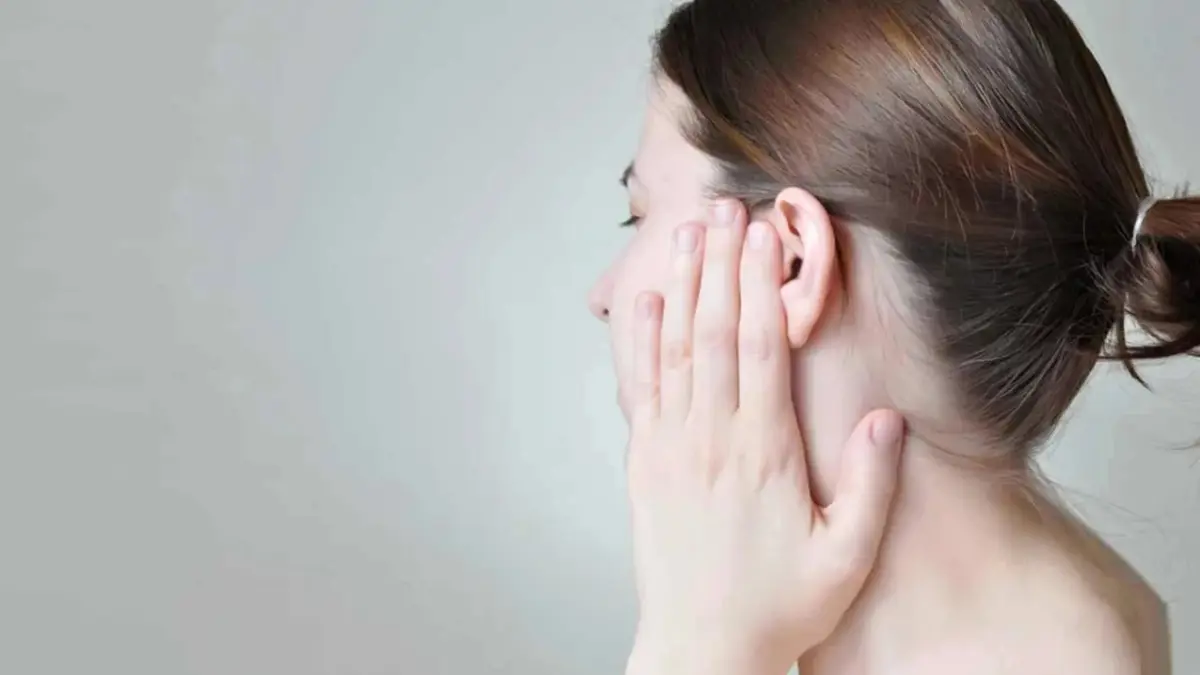 في واقعة صادمة.. قُبلة رومانسية تُمزِّق طبلة أذن فتاة