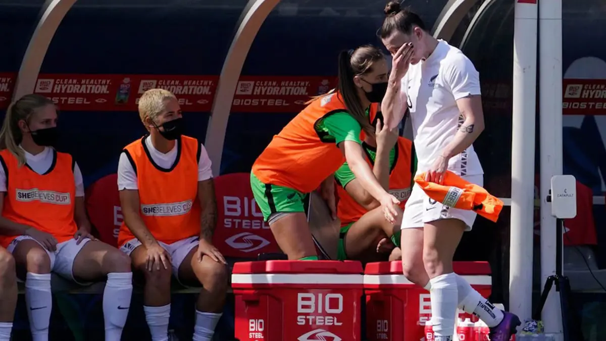 النيوزيلندية مايكالا مور تدخل التاريخ بتسجيلها "هاتريك" في مرماها أمام أمريكا (فيديو)