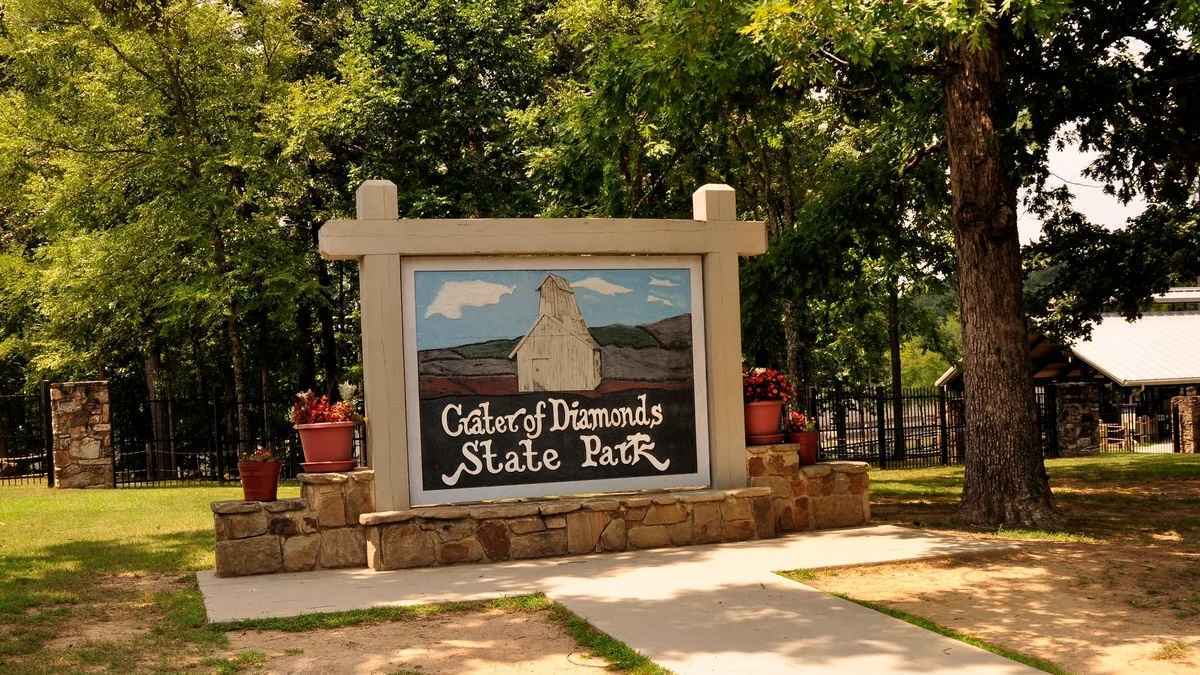 الحديقة الوحيدة في العالم التي قد تخرج منها بألماسة (صور)