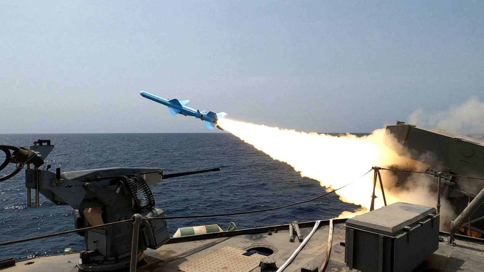 بـ"النار والصواريخ".. إيران تستعرض قدراتها وتلعب على "حافة الهاوية"