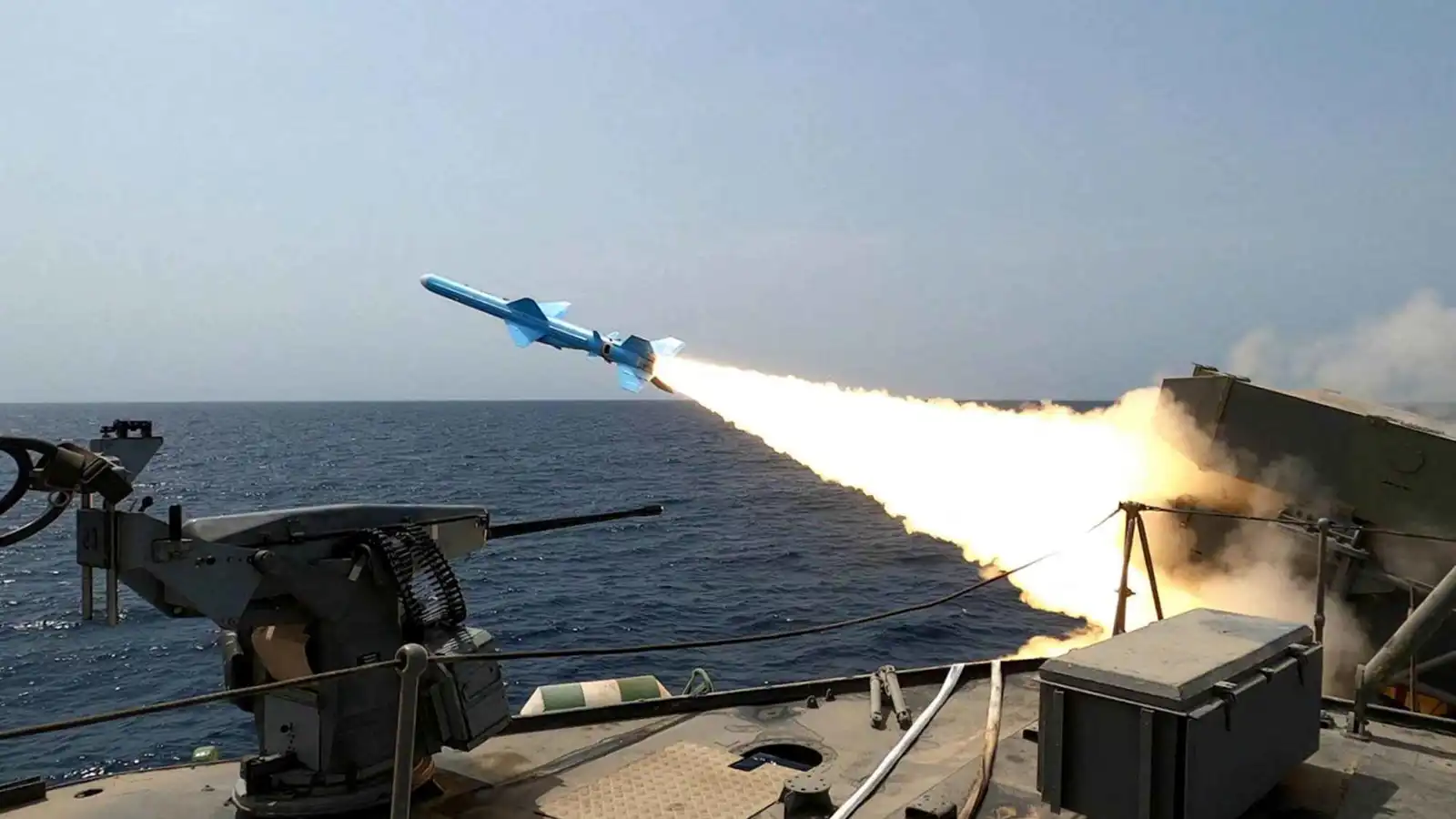 بـ"النار والصواريخ".. إيران تستعرض قدراتها وتلعب على "حافة الهاوية"