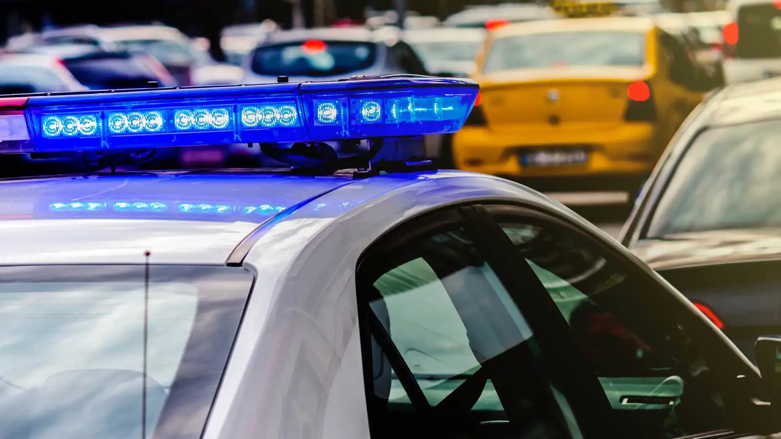 "جريمة صادمة".. أم تصطحب طفلتها في عملية سرقة منزل بتركيا (فيديو)