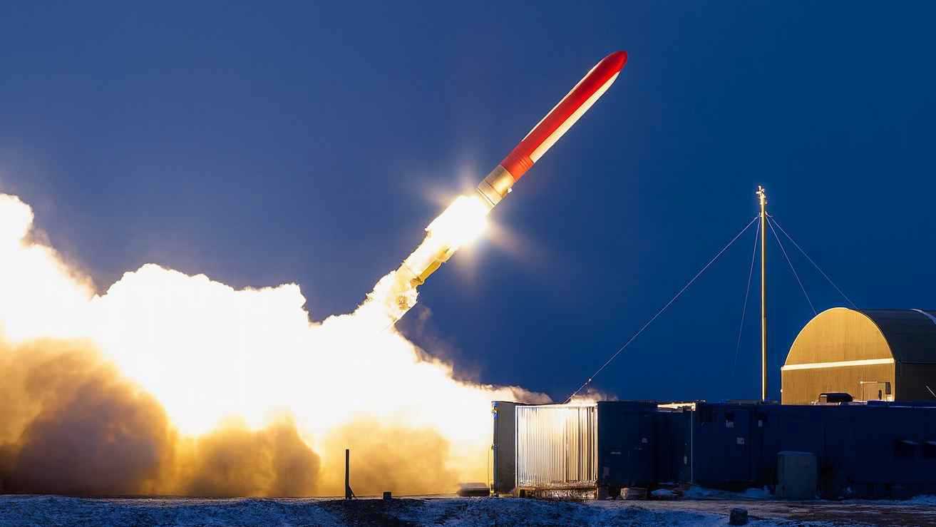 رسائل سياسية متبادلة.. هل يجرّ التصعيد النووي موسكو وواشنطن إلى الحرب؟