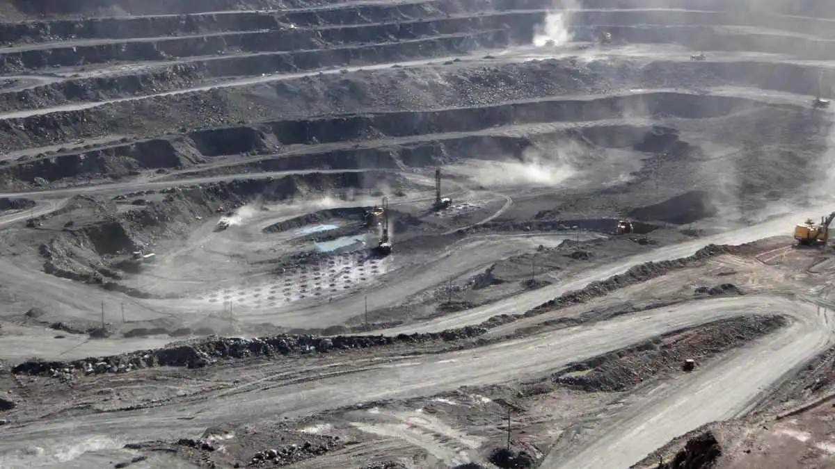 تمهيدا لإلغائها.. الصين تبدأ بتخفيف قيود تصدير المعادن النادرة