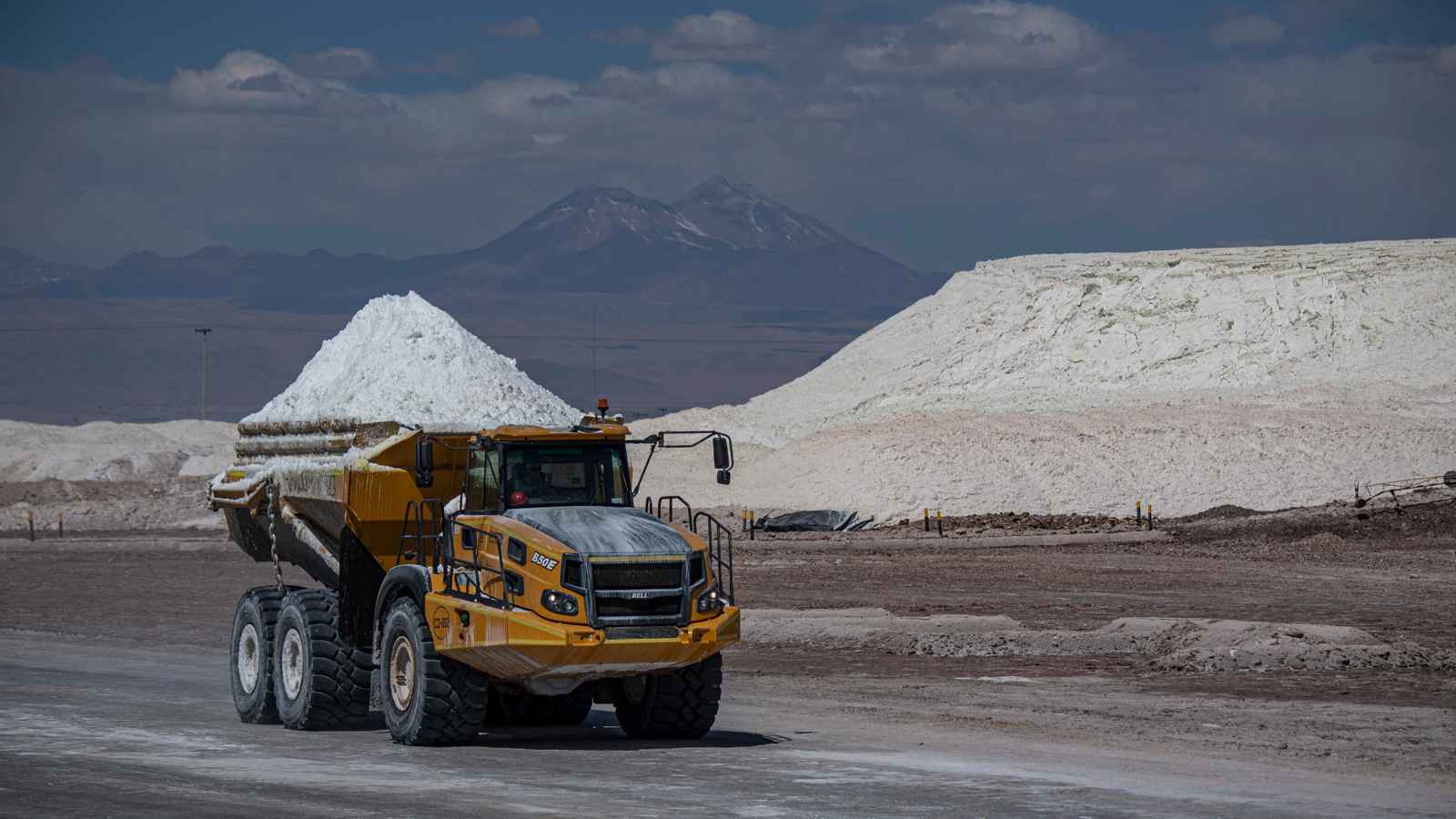 من دولة إفريقية.. الصين تفوز بـ"معركتها" مع الغرب في استغلال الليثيوم