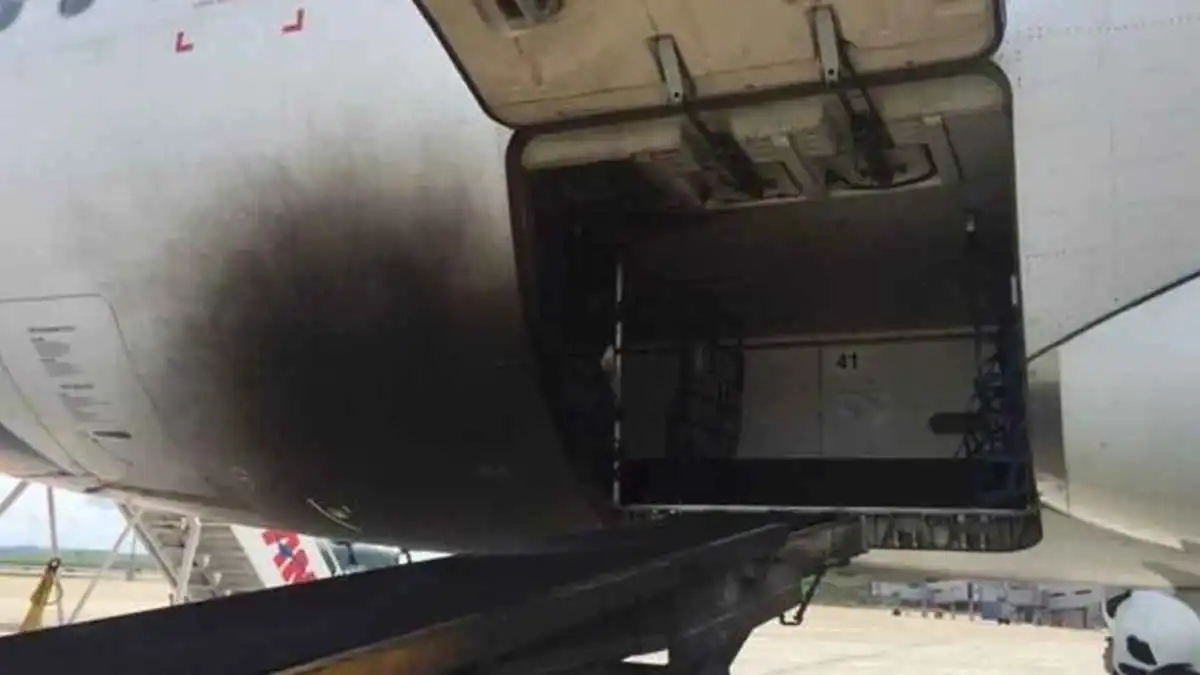 اندلاع حريق بطائرة إيرباص A320 في البرازيل (فيديو)