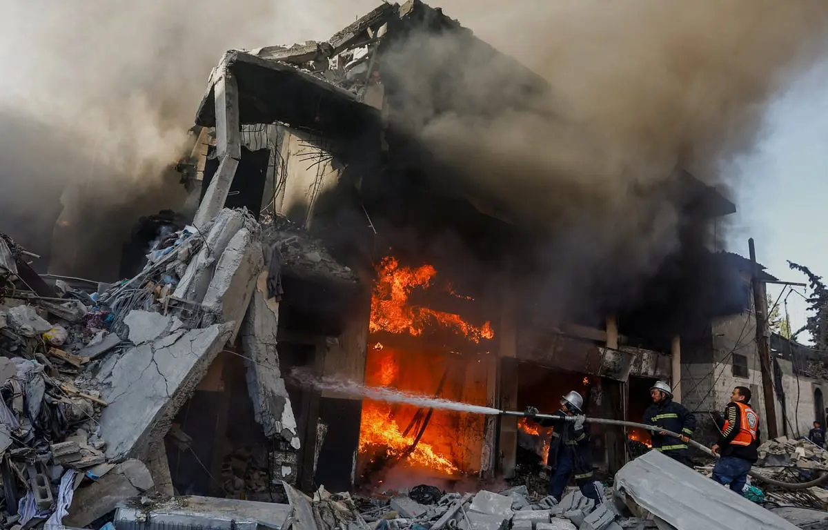 "حرق المنازل".. مأساة ممنهجة ترتكبها إسرائيل في غزة