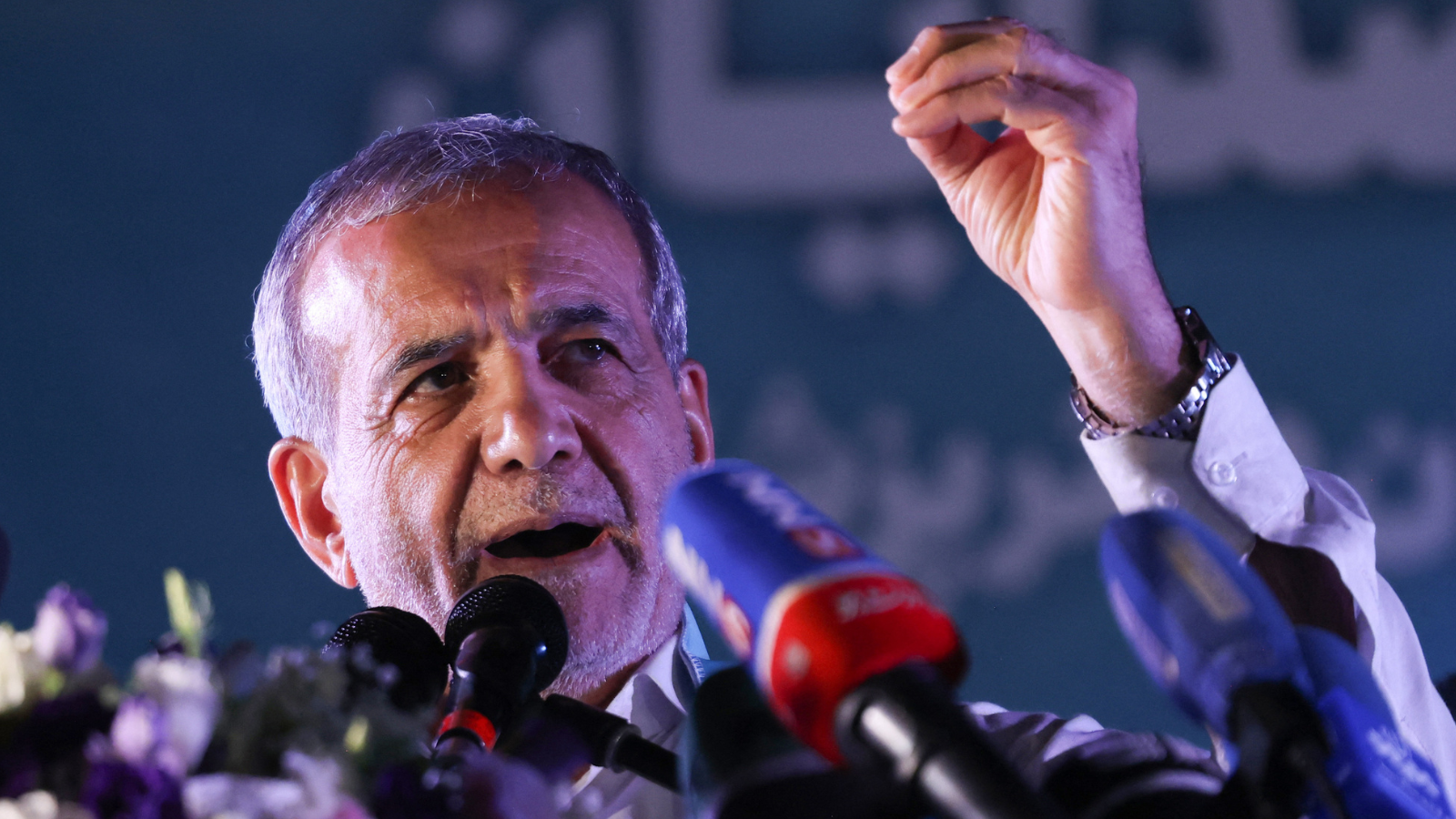 بعد أدائه اليمين.. الرئيس الإيراني: لن نستسلم للضغوط الغربية