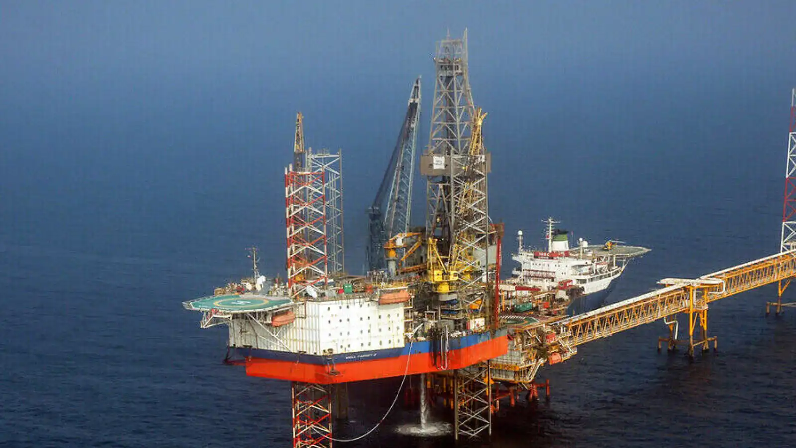 الاقتصاد مقابل "النووي".. إيران تفتح باب "الصفقات الكبرى" مع ترامب