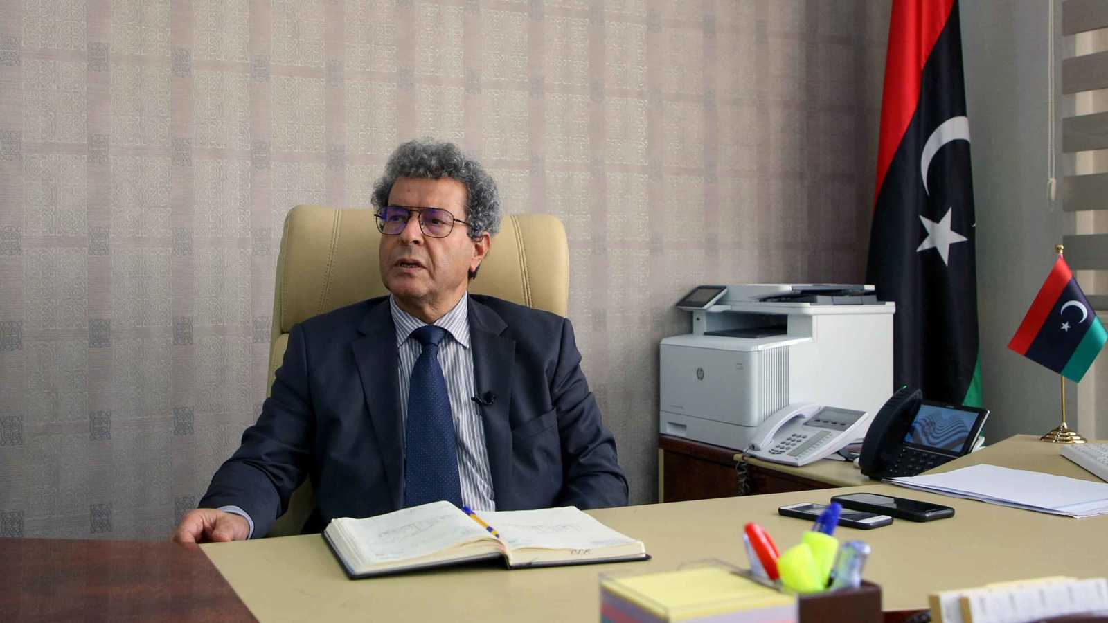 أحد خصوم الدبيبة.. اعتقال وزير ليبي سابق بمطار معيتيقة يثير الجدل