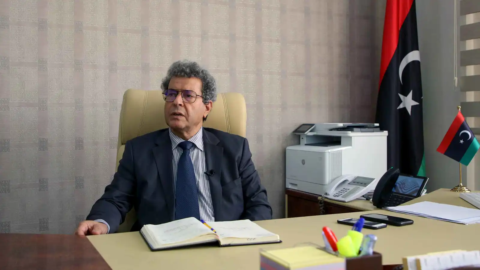 أحد خصوم الدبيبة.. اعتقال وزير ليبي سابق بمطار معيتيقة يثير الجدل