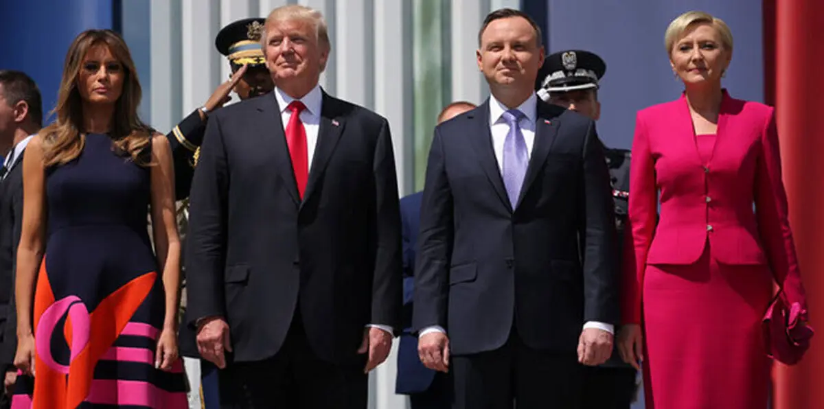 شاهد بالفيديو.. كيف أحرجت سيدة بولندا الأولى الرئيس الأمريكي ترامب  