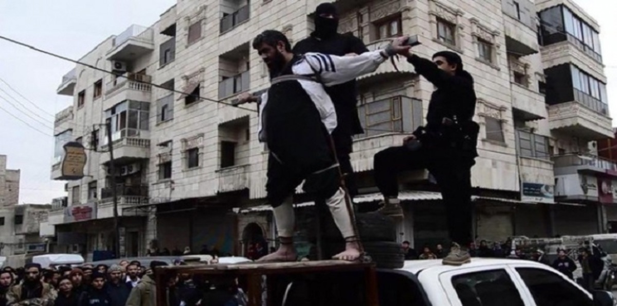 داعش يصلب 4 أشخاص بعد إعدامهم في سرت الليبية