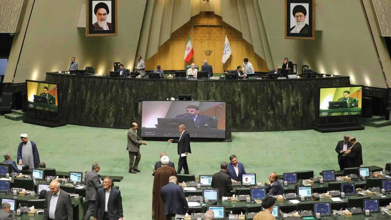في اجتماع "عاصف".. البرلمان الإيراني يفشل بحسم مصير "معاهدة النووي"