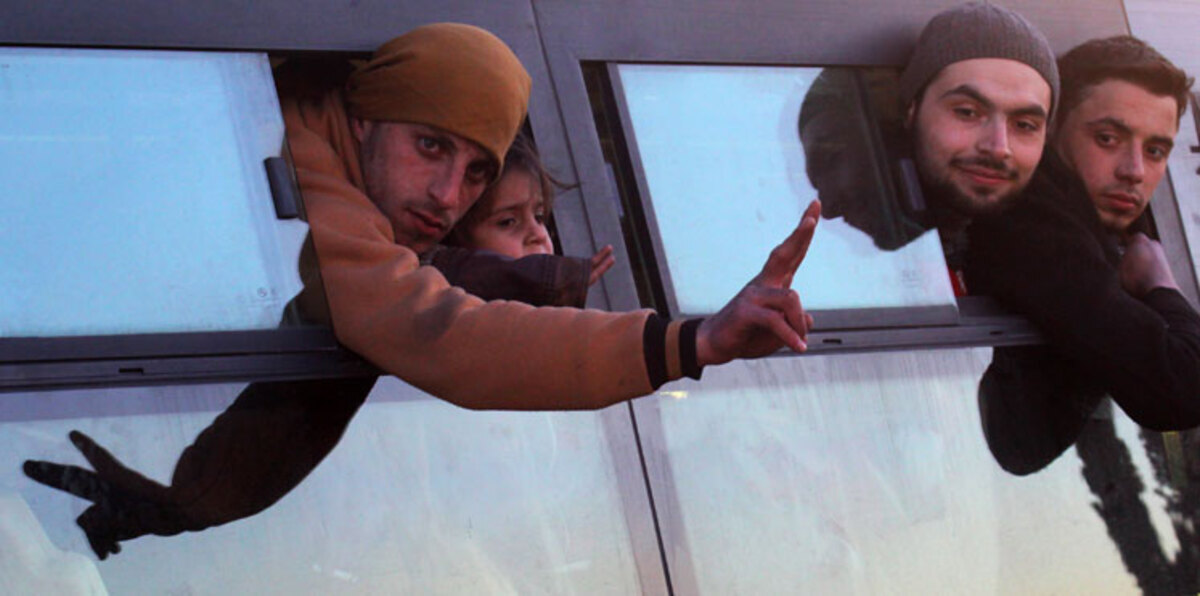 بدء إجلاء الدفعة الثالثة من المدنيين في حلب الشرقية