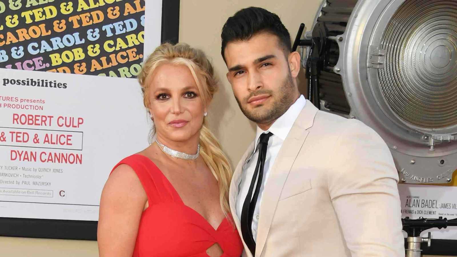 رغم الطلاق.. سام أصغري يعلن دعمه لبريتني سبيرز