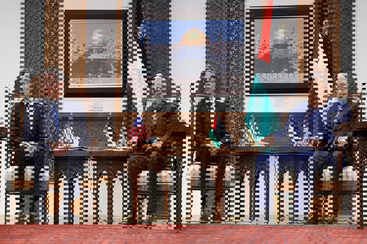 عباس يربط عودة السلطة الفلسطينية إلى غزة بـ "حل سياسي شامل" 