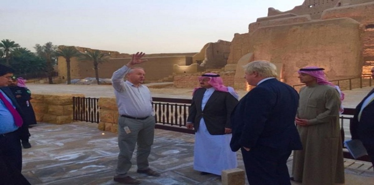 صور لوزير خارجية بريطانيا تؤكد العلاقات الوثيقة مع السعودية