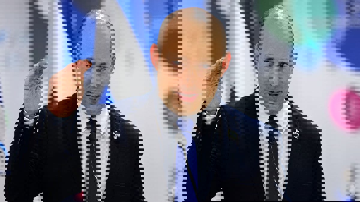 موقع عبري: بينيت زار الأردن سرا والتقى الملك عبدالله