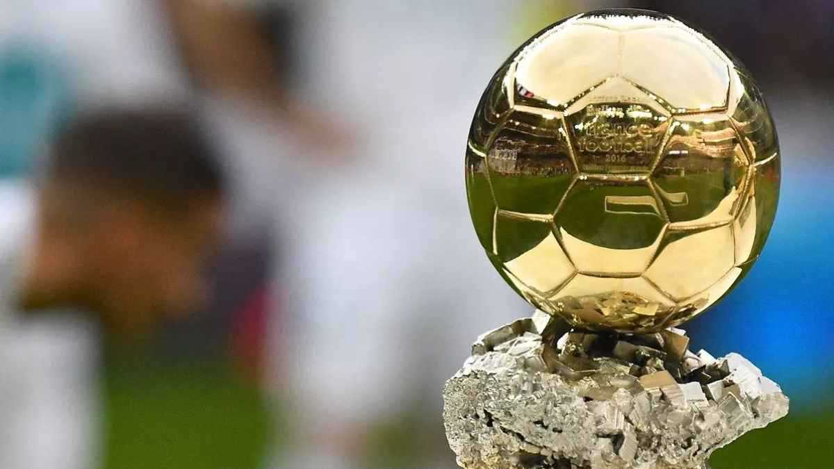 فرانس فوتبول تختار أسطورة برشلونة لتقديم الكرة الذهبية في حفل التتويج