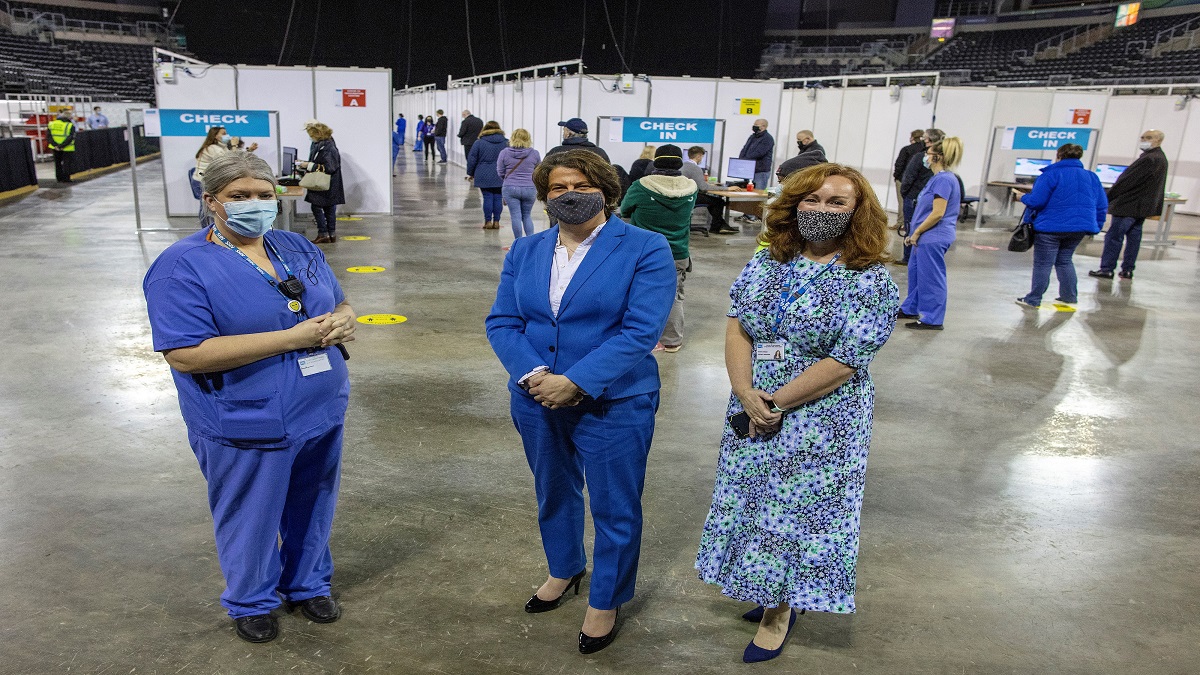 رئيسة وزراء إيرلندا الشمالية تحصل على تعويض بـ145 ألف يورو بعد اتهامها بخيانة زوجها