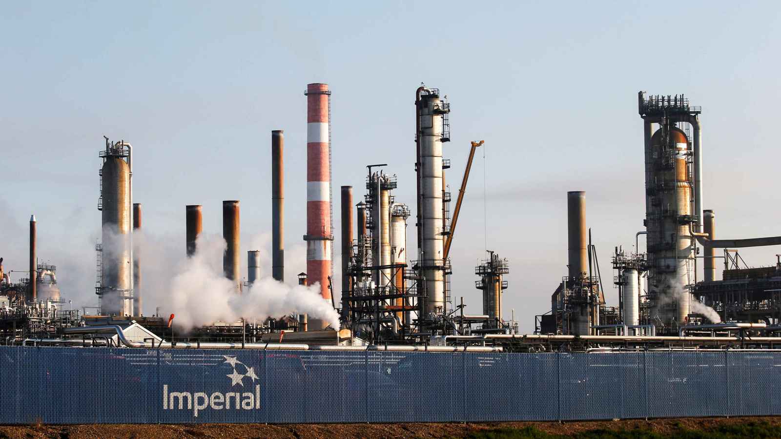 نفط أرخص.. آسيا ستستفيد من رسوم ترامب على كندا والمكسيك