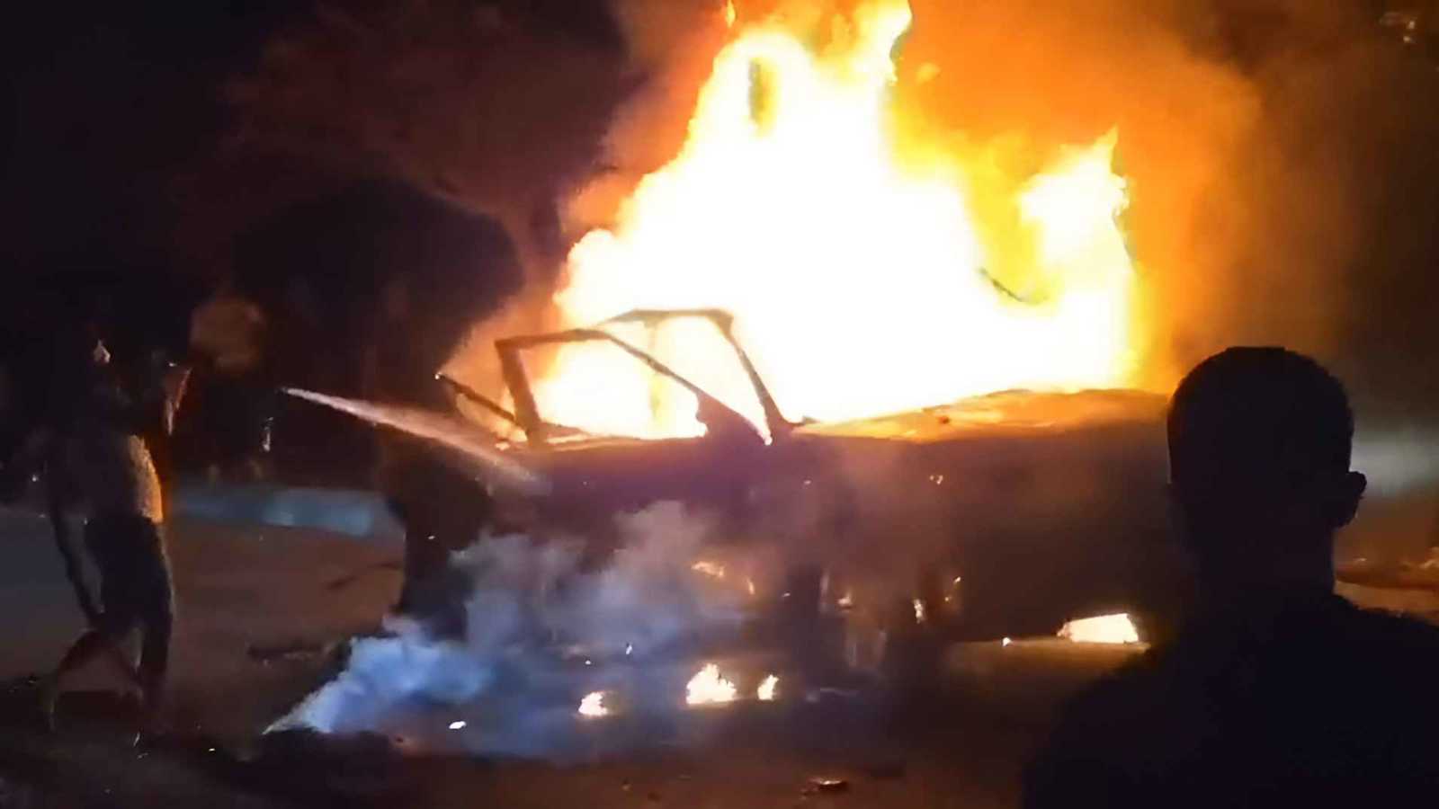 مسيرة إسرائيلية تستهدف سيارة في "كفر رمان" بجنوب لبنان (فيديو)