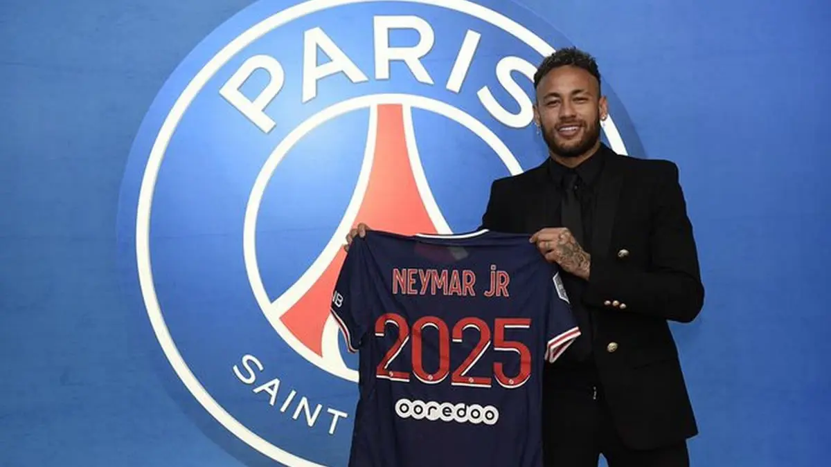 رسميا.. باريس سان جيرمان يمدد عقد نيمار حتى 2025