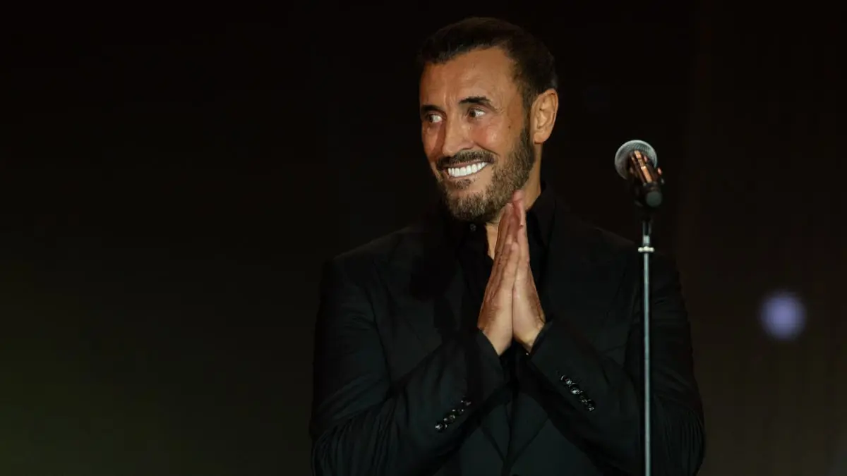 كاظم الساهر يخطف الأنظار في حفل غنائي بموسم جدة